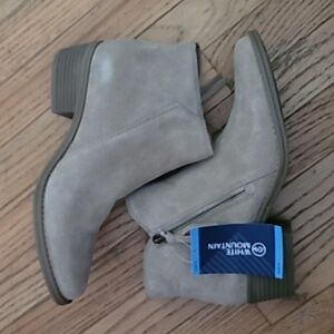 Ladies suede boot size 9